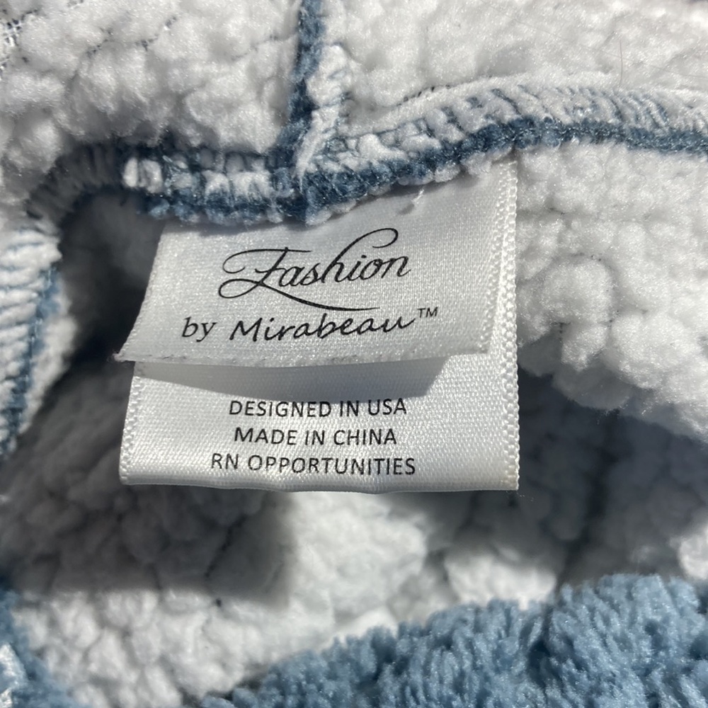 “comfy” -blanket hoodie - Picture 3 of 4